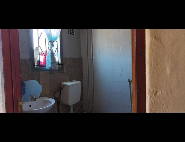 2 BEDROOM HOUSE FOR SALE IN PELIKAN PARK